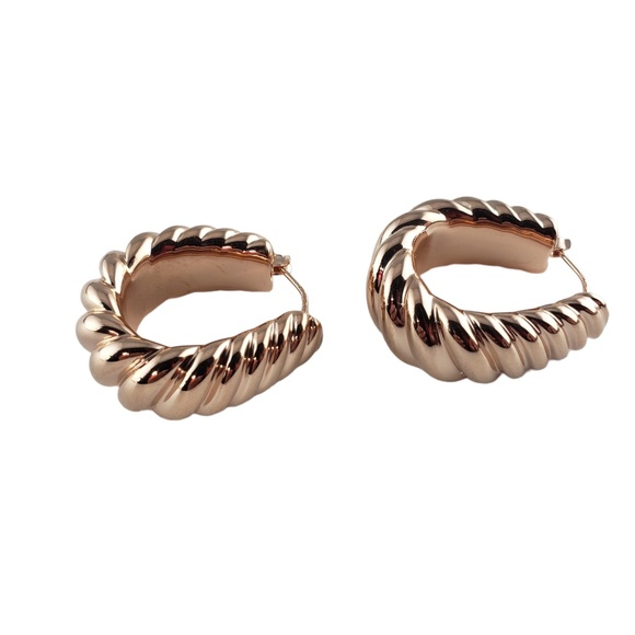 14 Karat Rose Gold Ribbed Hoop Earrings #13520 - Picture 3 of 7